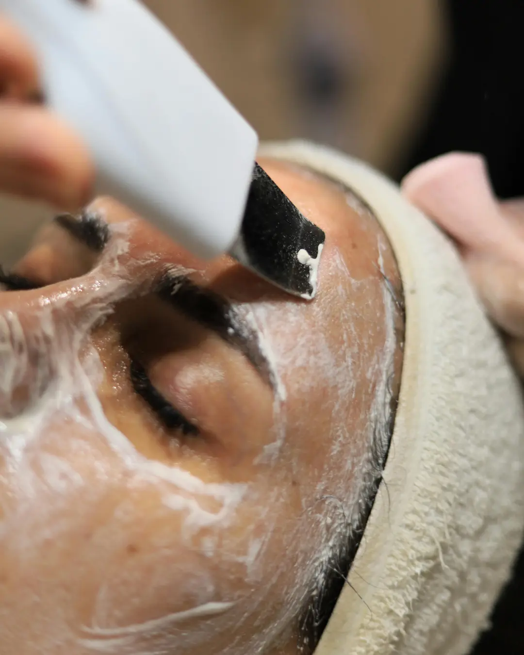Deep cleansing facial treatment